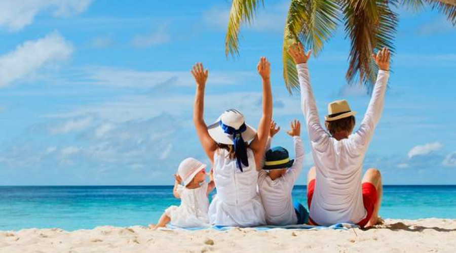 O verão 2024/2025 está chegando, e já chega pedindo Praia.