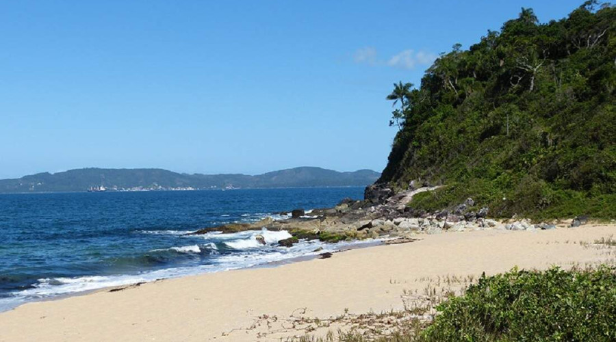 How many beaches are there in Itapema, Santa Catarina?