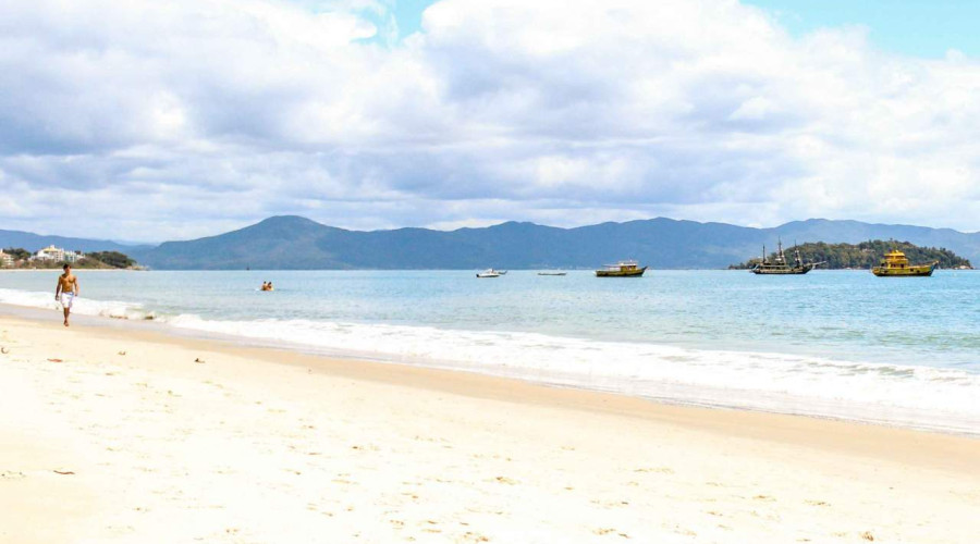 Mais espaço para a Temporada em Canasvieiras 2020/2021: Aumento da faixa de Areia em Canasvieiras